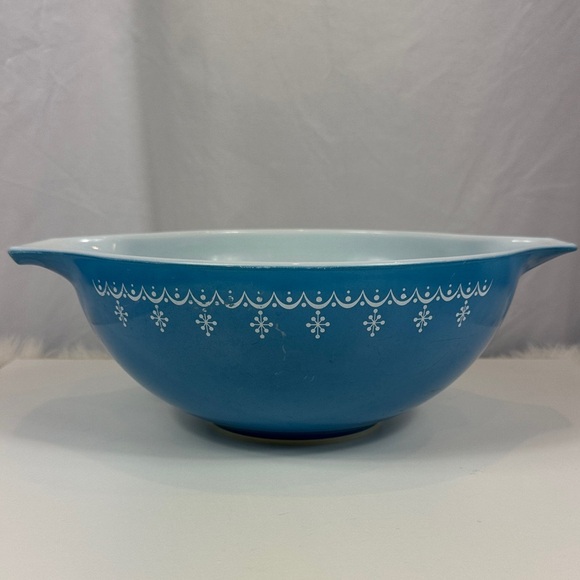 Vintage Pyrex Blue Garland Snowflake Cinderella Nesting Mixing Bowl 24 In - Picture 2 of 10